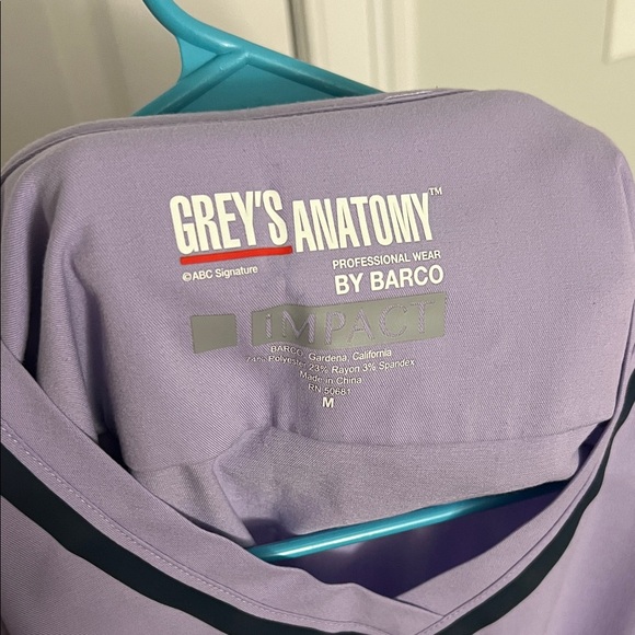 Grey's Anatomy Lavender V-Neck Medical Scrub Top with Black Trim - Picture 2 of 2